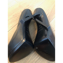 Load image into Gallery viewer, Saint Laurent All Black Leather Pumps