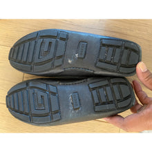 Load image into Gallery viewer, Gucci Leather Black Loafers with Laced Bow
