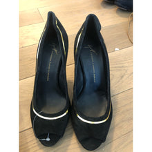 Load image into Gallery viewer, Guiseppe Zanotti Black Suede with Gold Foil Lining Pump