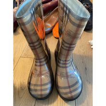 Load image into Gallery viewer, Burberry Nyles Rain Boot (Kids)