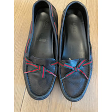 Load image into Gallery viewer, Gucci Leather Black Loafers with Laced Bow