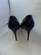 Load image into Gallery viewer, Christian Louboutin Decollete