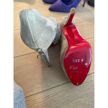 Load image into Gallery viewer, Christian Louboutin Bianca Back Zip Taupe Pump
