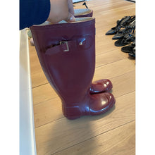 Load image into Gallery viewer, Hunter Rain Boots in Burgundy
