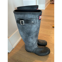 Load image into Gallery viewer, Hunter Rain Boots in Black
