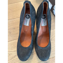 Load image into Gallery viewer, Lanvin Black Reptile Print Leather Pump
