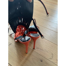 Load image into Gallery viewer, Gucci Orange Fringe Pumps
