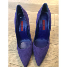 Load image into Gallery viewer, Carolina Herrera Purple Suede Pump
