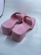 Load image into Gallery viewer, Gucci Rubber Logo Platform Slide Sandal in Pink
