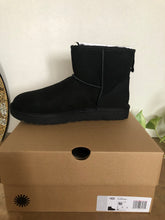 Load image into Gallery viewer, Ugg Classic Short Boot in Black
