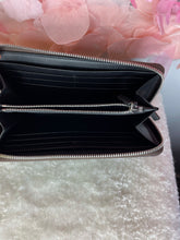 Load image into Gallery viewer, MCM Viestos Zip Wallet
