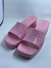 Load image into Gallery viewer, Gucci Rubber Logo Platform Slide Sandal in Pink
