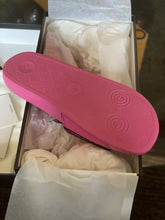 Load image into Gallery viewer, Gucci Pink Slides
