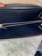 Load image into Gallery viewer, MCM Viestos Zip Wallet
