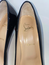 Load image into Gallery viewer, Christian Louboutin Decollete
